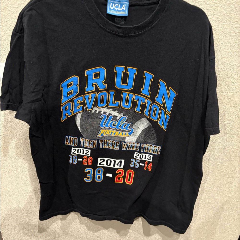 UCLA Bruin Revolution Football 3 Victories T-Shirt Men XL 2012-2014 Gold Standar